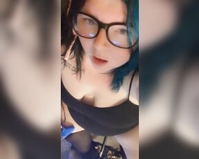 Short clip of what I do between apex games