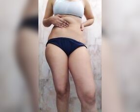 Desi riya ki hot jawani dekhkr baap ne kr diya kaam