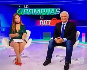 Ana Caty Hernández Goribuena In Green Minidress Leg - YouTube (720p)